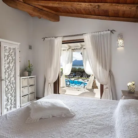 Salina - Ela Sardinia In Villa